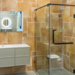 Moisissure de joint de douche en silicone : Choix du meilleur matériau pour prévenir les problèmes